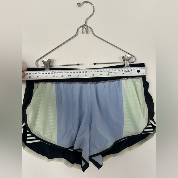 Lululemon Black/Lavender Speed Up Microfiber Striped Lining Running Shorts SZ 8 - Picture 2 of 8